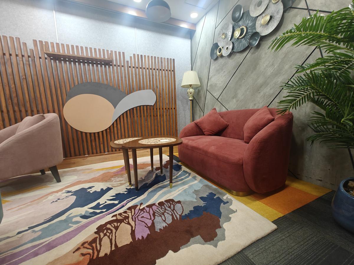 Content Studio lounge area — guest waiting and relaxation space, Gurugram podcast studio